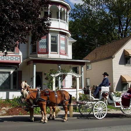 Bondy House Bed & Breakfast Amherstburg 외부 사진