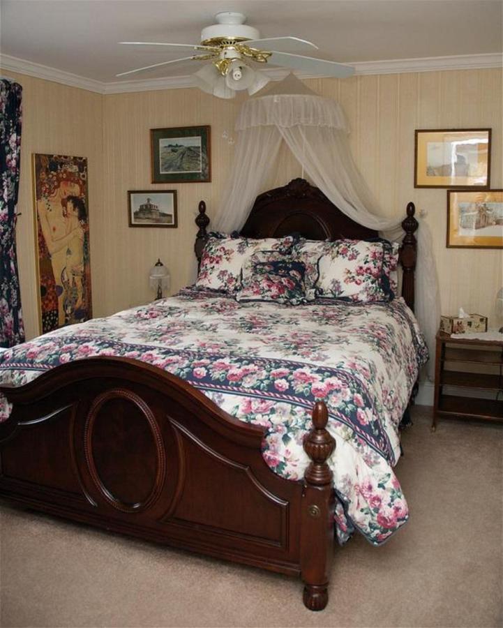Bondy House Bed & Breakfast Amherstburg 외부 사진