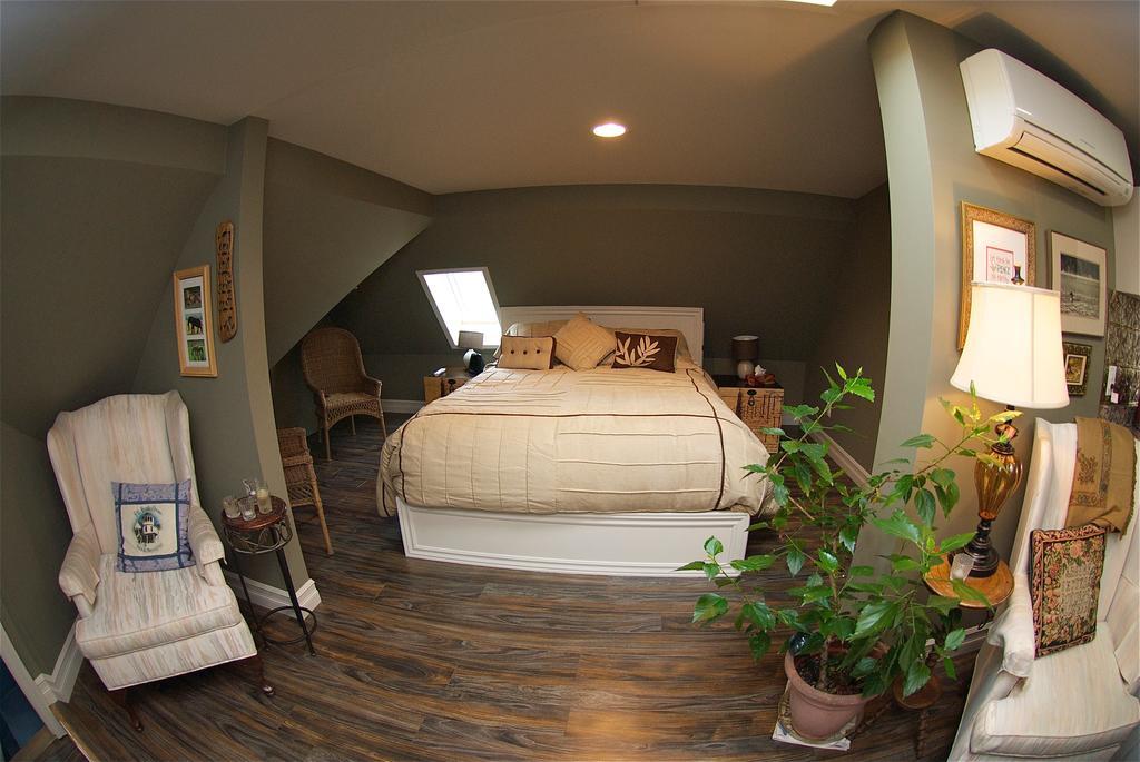 Bondy House Bed & Breakfast Amherstburg 외부 사진