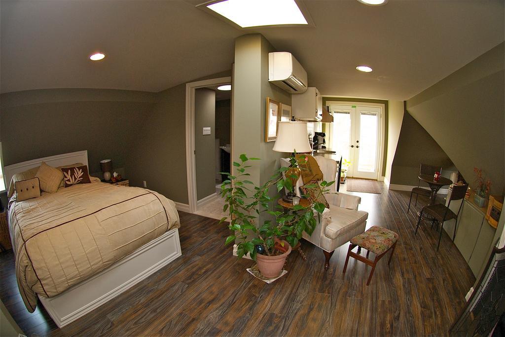 Bondy House Bed & Breakfast Amherstburg 외부 사진