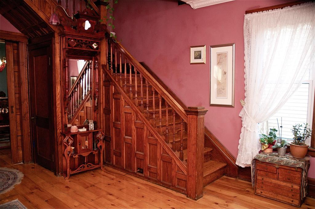 Bondy House Bed & Breakfast Amherstburg 외부 사진
