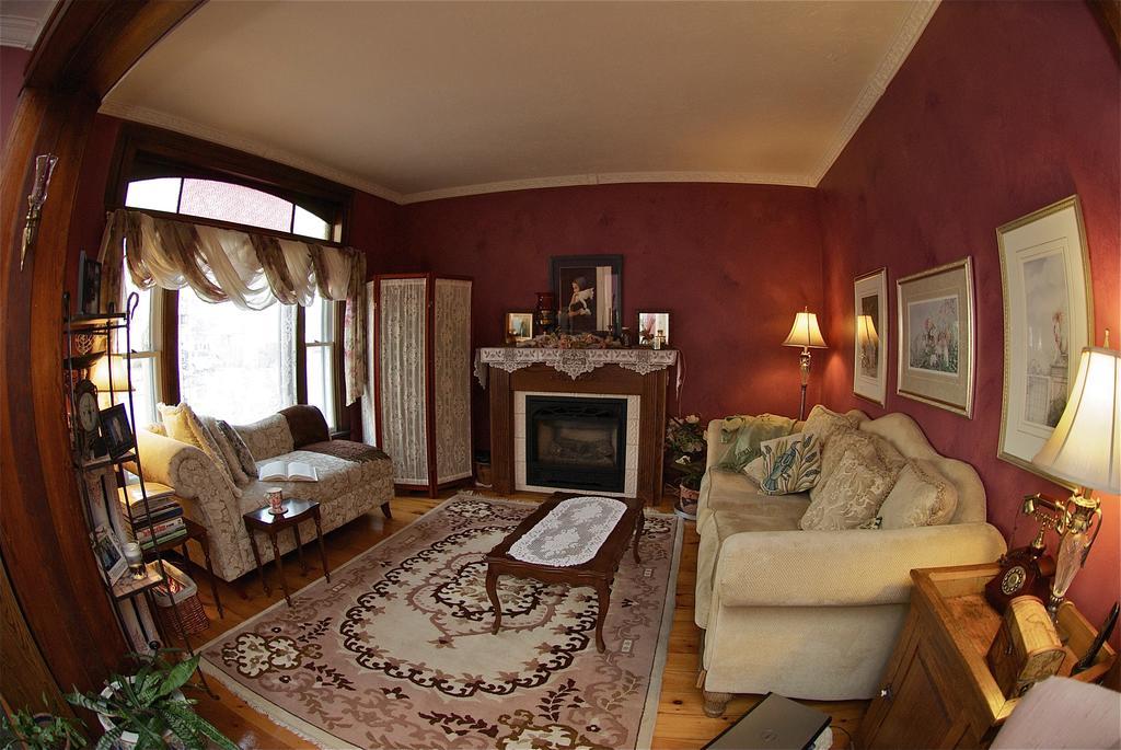 Bondy House Bed & Breakfast Amherstburg 외부 사진