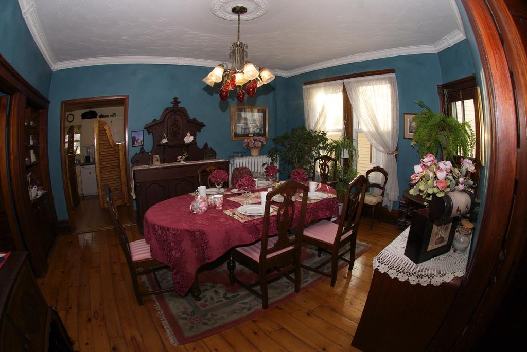 Bondy House Bed & Breakfast Amherstburg 외부 사진