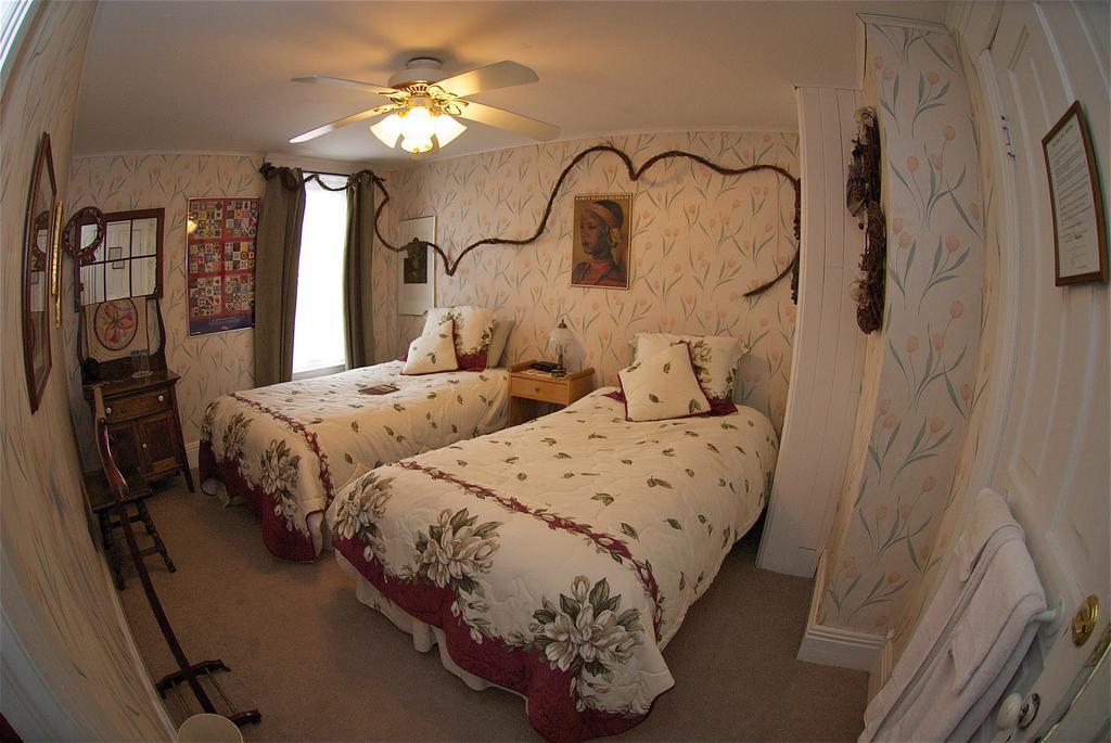 Bondy House Bed & Breakfast Amherstburg 외부 사진
