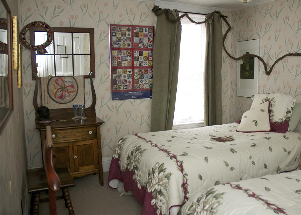 Bondy House Bed & Breakfast Amherstburg 외부 사진