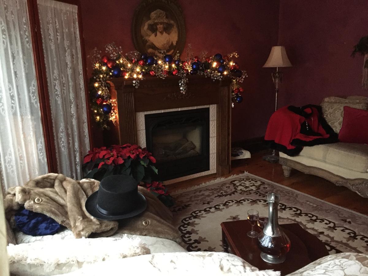 Bondy House Bed & Breakfast Amherstburg 외부 사진