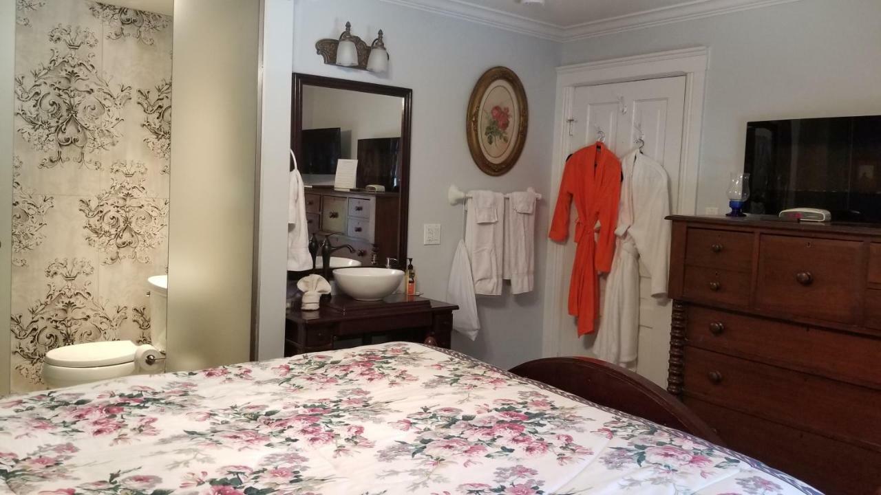 Bondy House Bed & Breakfast Amherstburg 외부 사진