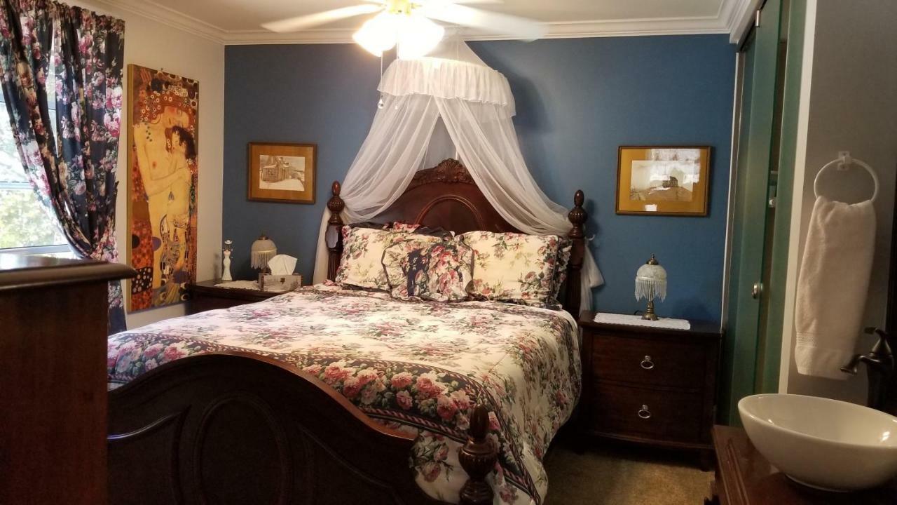 Bondy House Bed & Breakfast Amherstburg 외부 사진